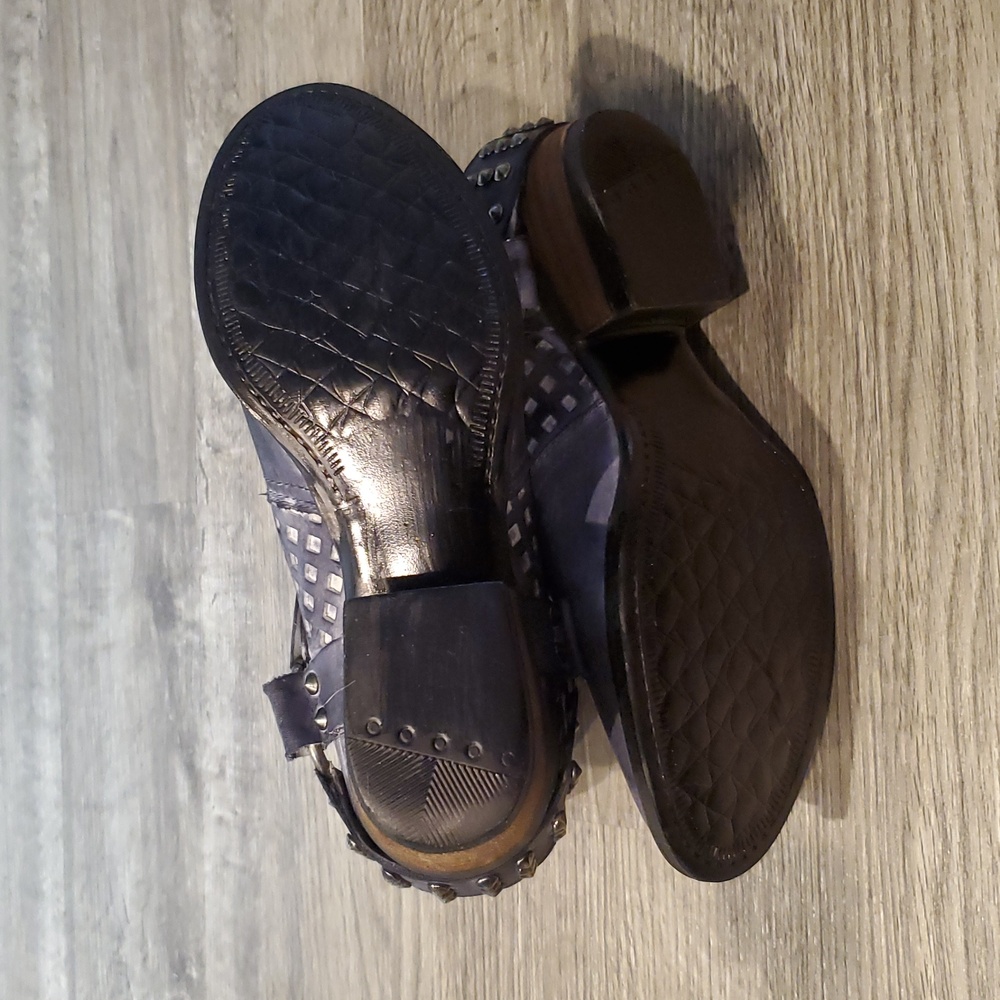 🦋LOVED STUD BOOTIES - Picture 16 of 16